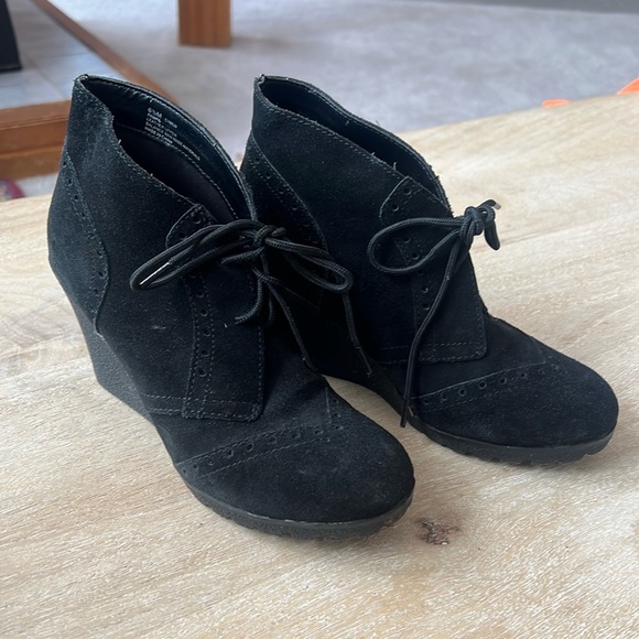 Black suede ankle booties - Picture 1 of 4